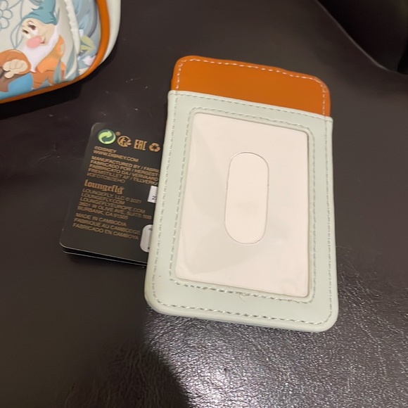 SOLD - Snow White Loungefly w/ Matching Cardholder NWT - Picture 5 of 8